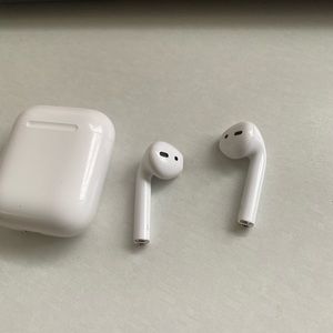 1st Gen Apple Airpods